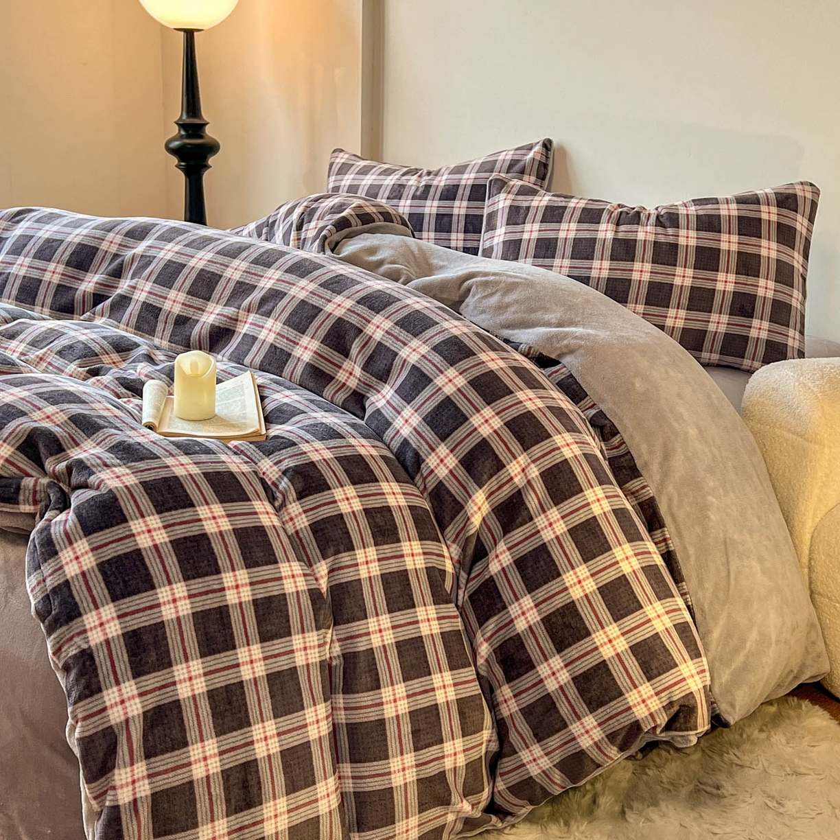 91家纺网 家纺一手货源 找家纺 思诺羽床笠 2025新款加厚牛奶绒印花四件套 格棕