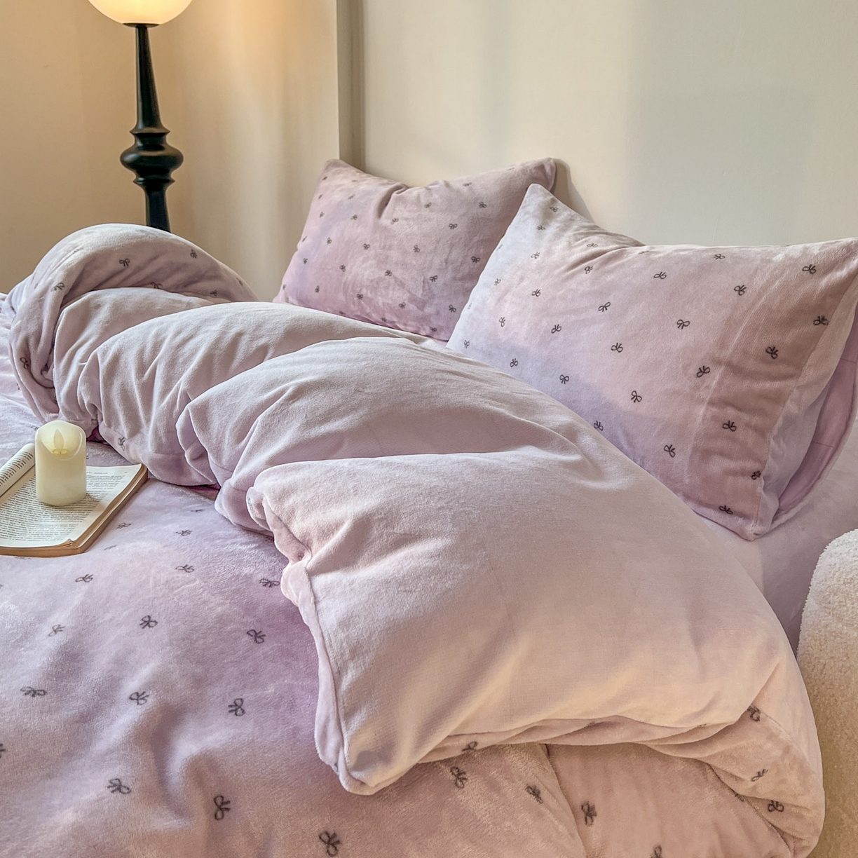 91家纺网 家纺一手货源 找家纺 思诺羽床笠 2025新款加厚牛奶绒印花四件套 紫蝶