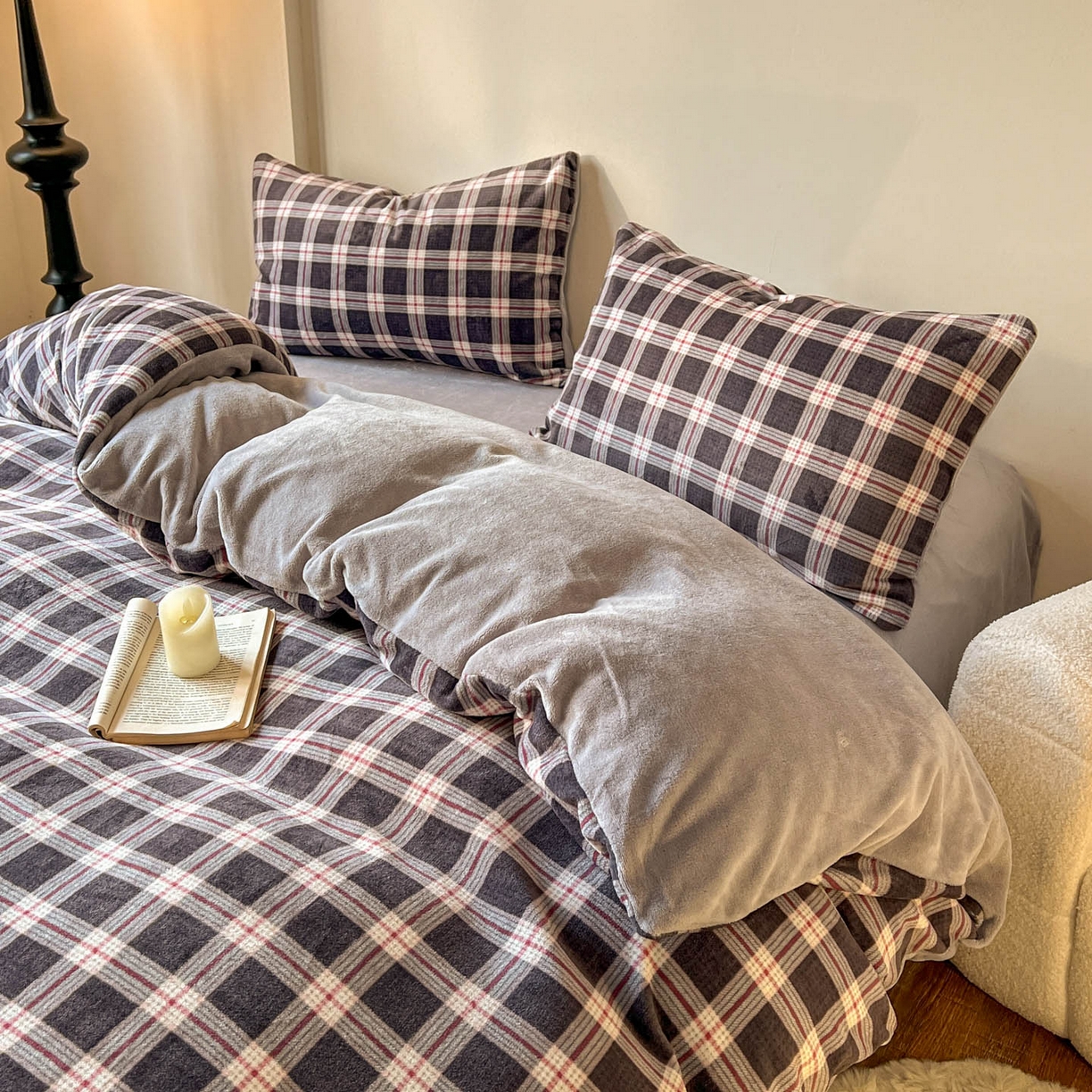 91家纺网 家纺一手货源 找家纺 思诺羽床笠 2025新款加厚牛奶绒印花四件套 格棕