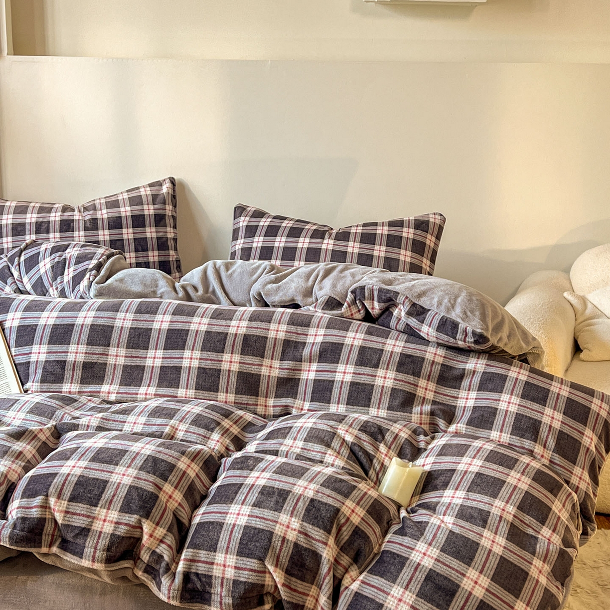 91家纺网 家纺一手货源 找家纺 思诺羽床笠 2025新款加厚牛奶绒印花四件套 格棕