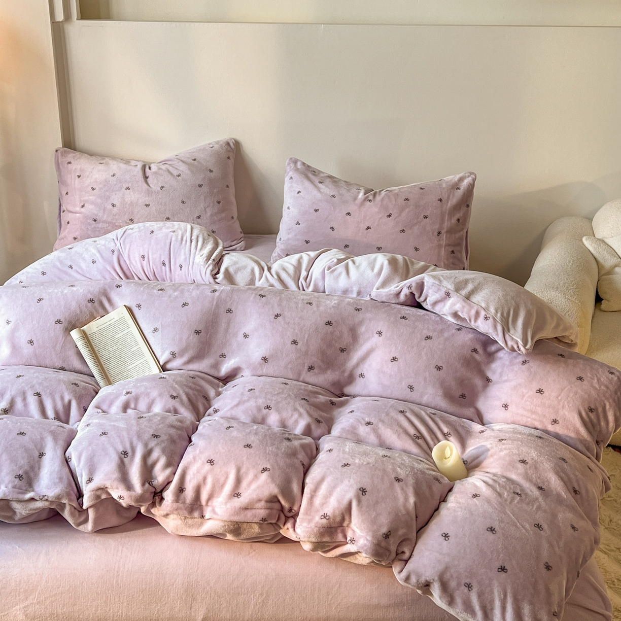91家纺网 家纺一手货源 找家纺 思诺羽床笠 2025新款加厚牛奶绒印花四件套 紫蝶
