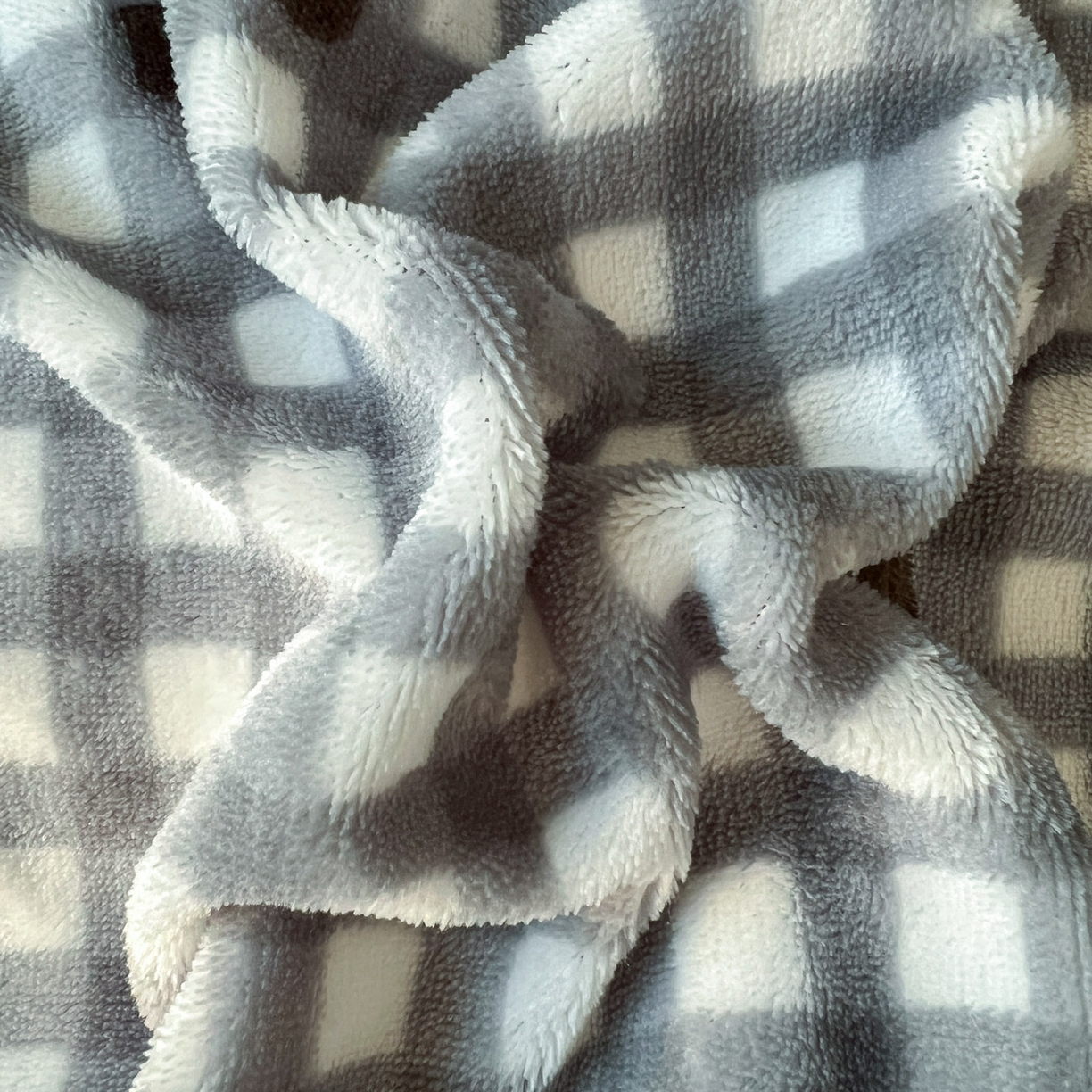 91家纺网 家纺一手货源 找家纺 思诺羽床笠 2025新款加厚牛奶绒印花四件套 绒格蝶梦