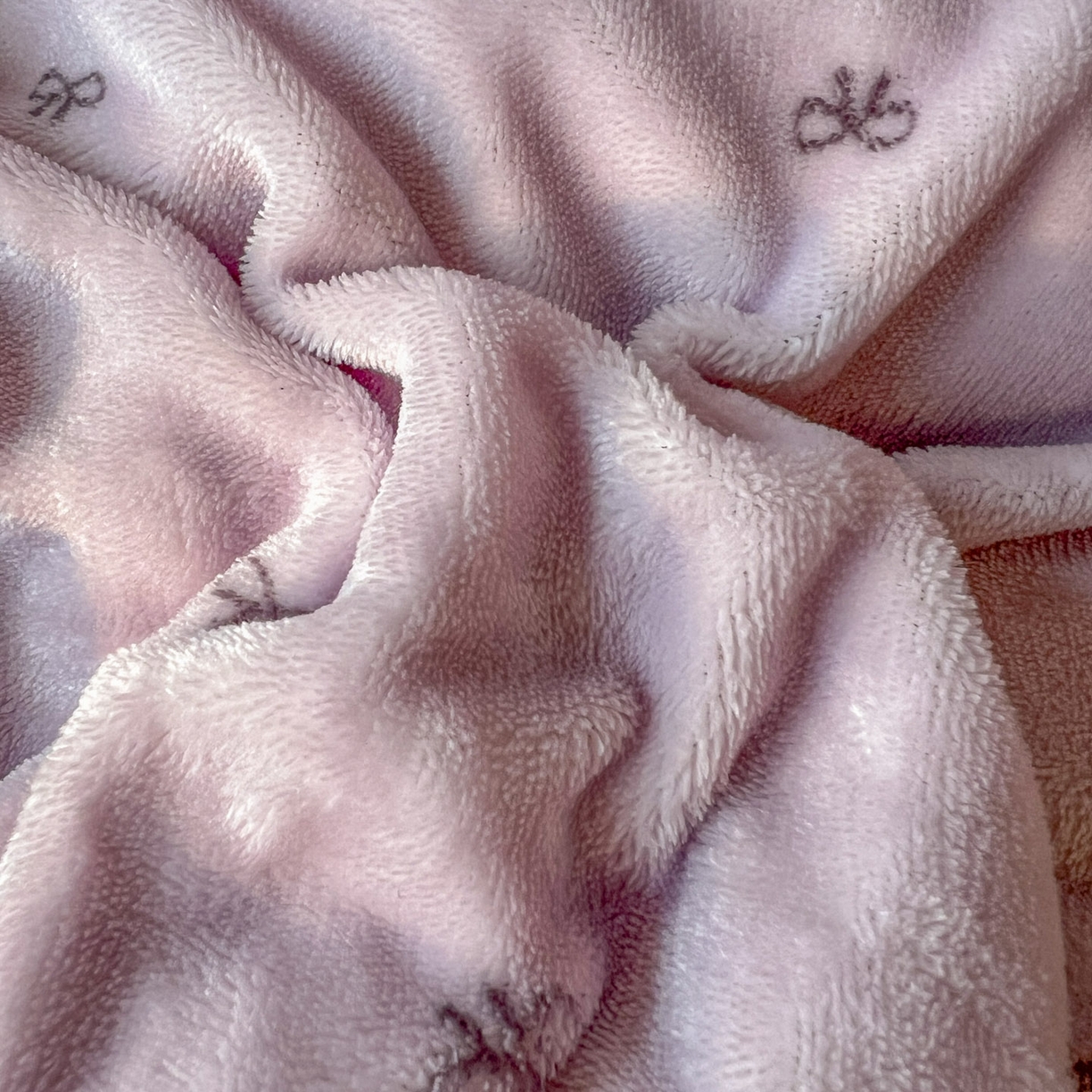 91家纺网 家纺一手货源 找家纺 思诺羽床笠 2025新款加厚牛奶绒印花四件套 紫蝶