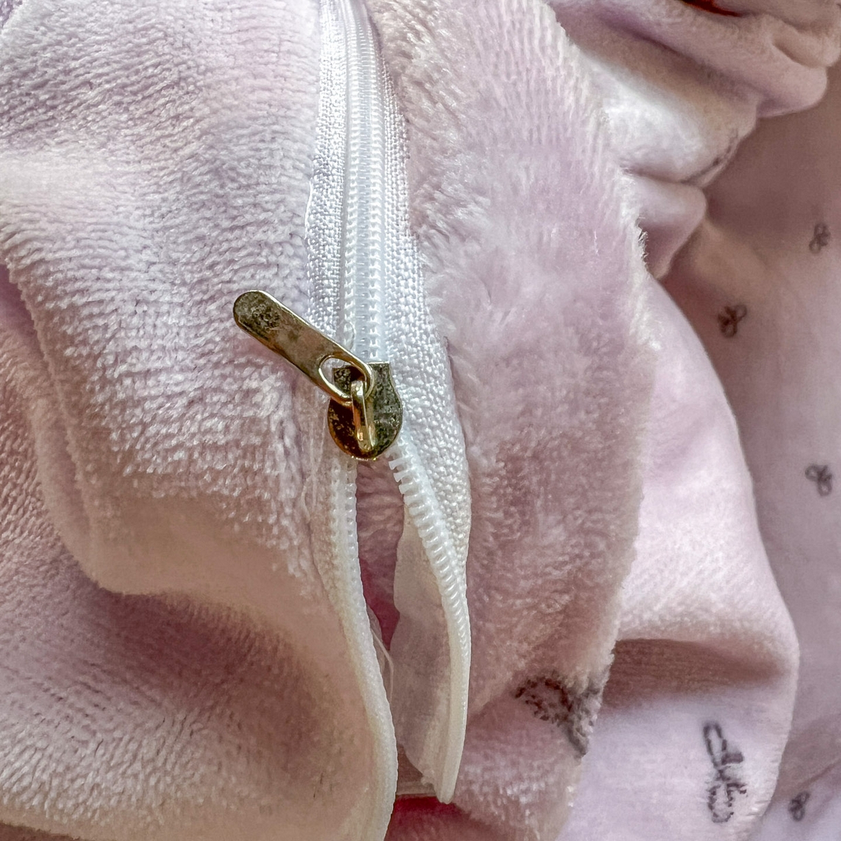 91家纺网 家纺一手货源 找家纺 思诺羽床笠 2025新款加厚牛奶绒印花四件套 紫蝶