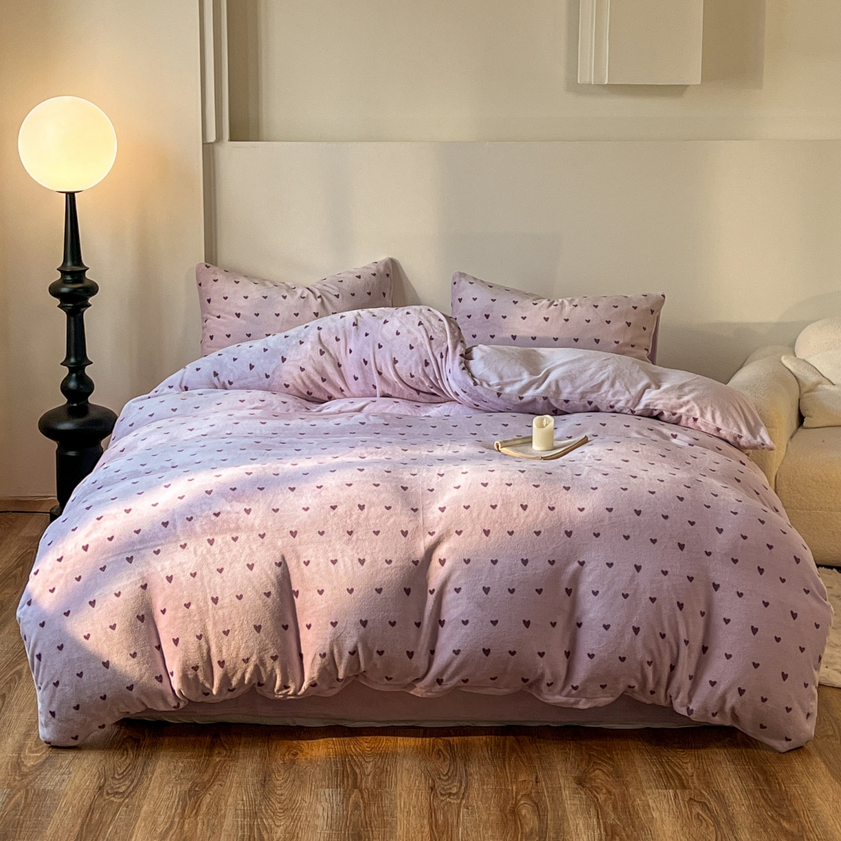 91家纺网 家纺一手货源 找家纺 思诺羽床笠 2025新款加厚牛奶绒印花四件套 紫爱心