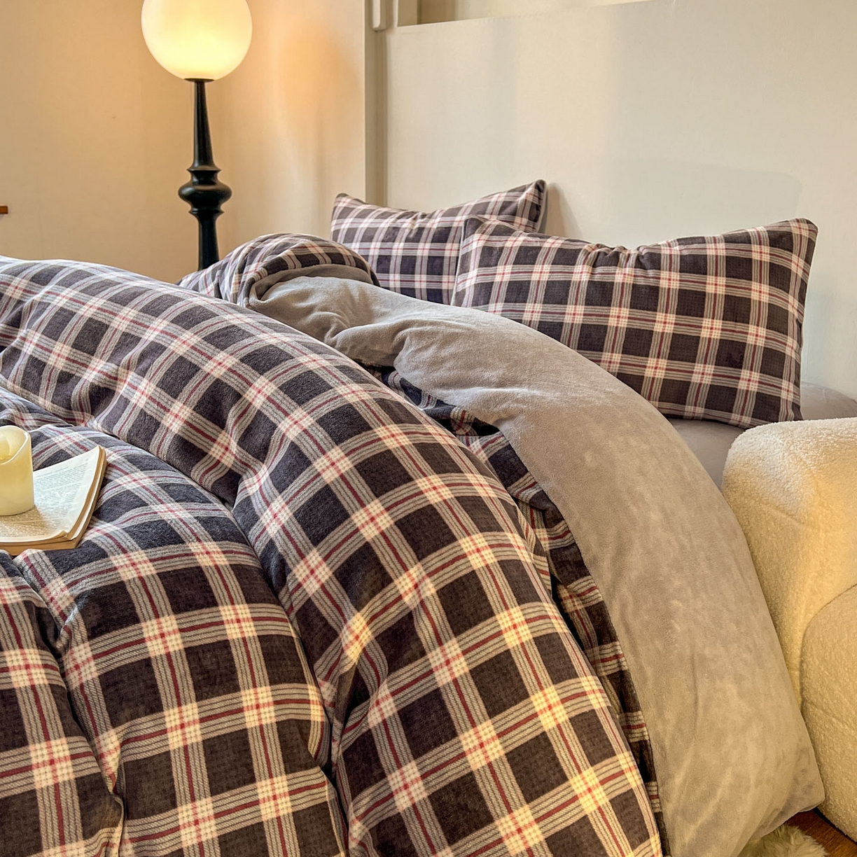 91家纺网 家纺一手货源 找家纺 思诺羽床笠 2025新款加厚牛奶绒印花四件套 格棕