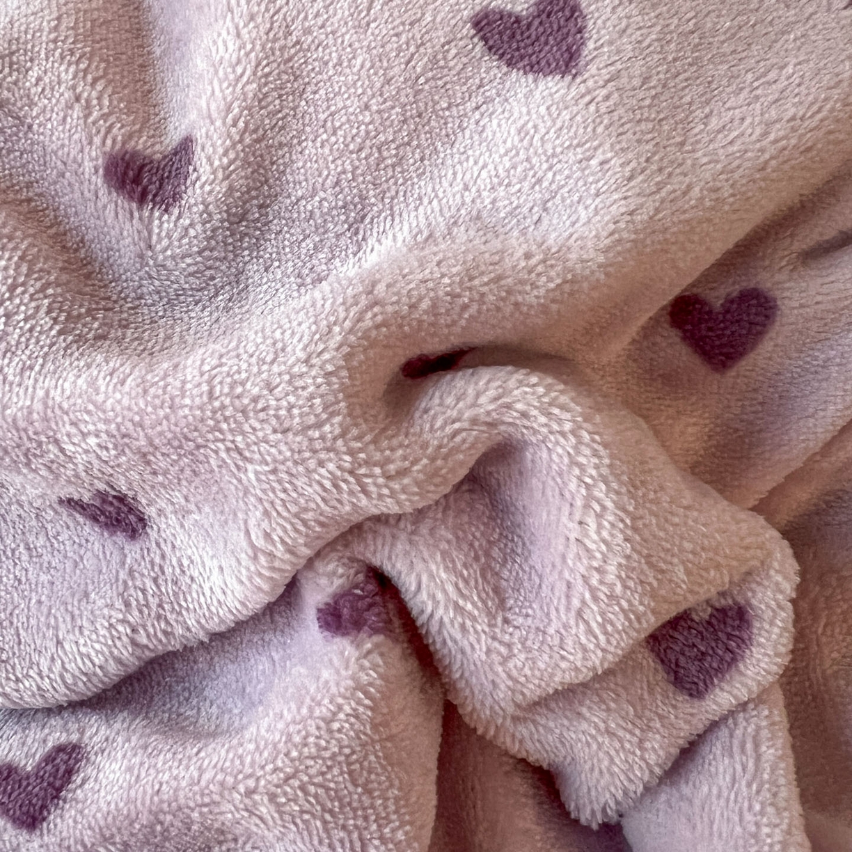 91家纺网 家纺一手货源 找家纺 思诺羽床笠 2025新款加厚牛奶绒印花四件套 紫爱心