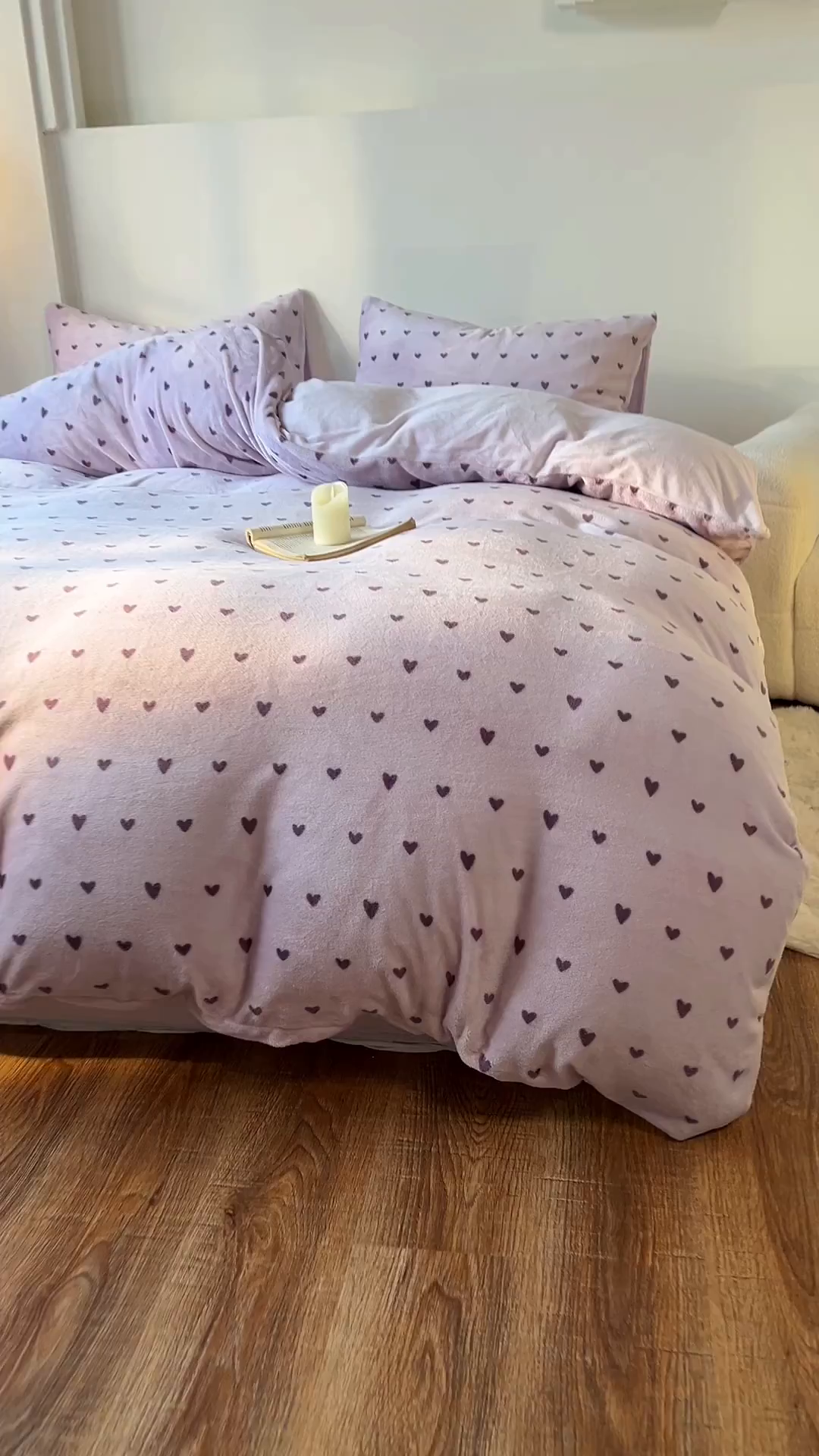 91家纺网 家纺一手货源 找家纺 思诺羽床笠 2025新款加厚牛奶绒印花四件套 紫爱心