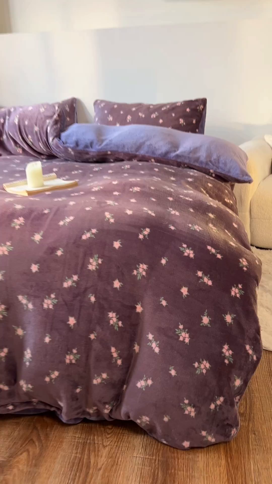 91家纺网 家纺一手货源 找家纺 思诺羽床笠 2025新款加厚牛奶绒印花四件套 紫花绒梦