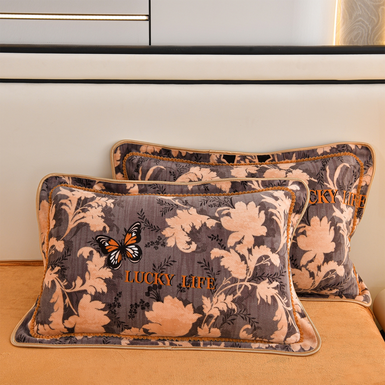 91家纺网 家纺一手货源 找家纺 羽梦2025新款8.5斤牛奶法莱绒金貂法兰绒四件套直播爆款 蝶舞飞扬