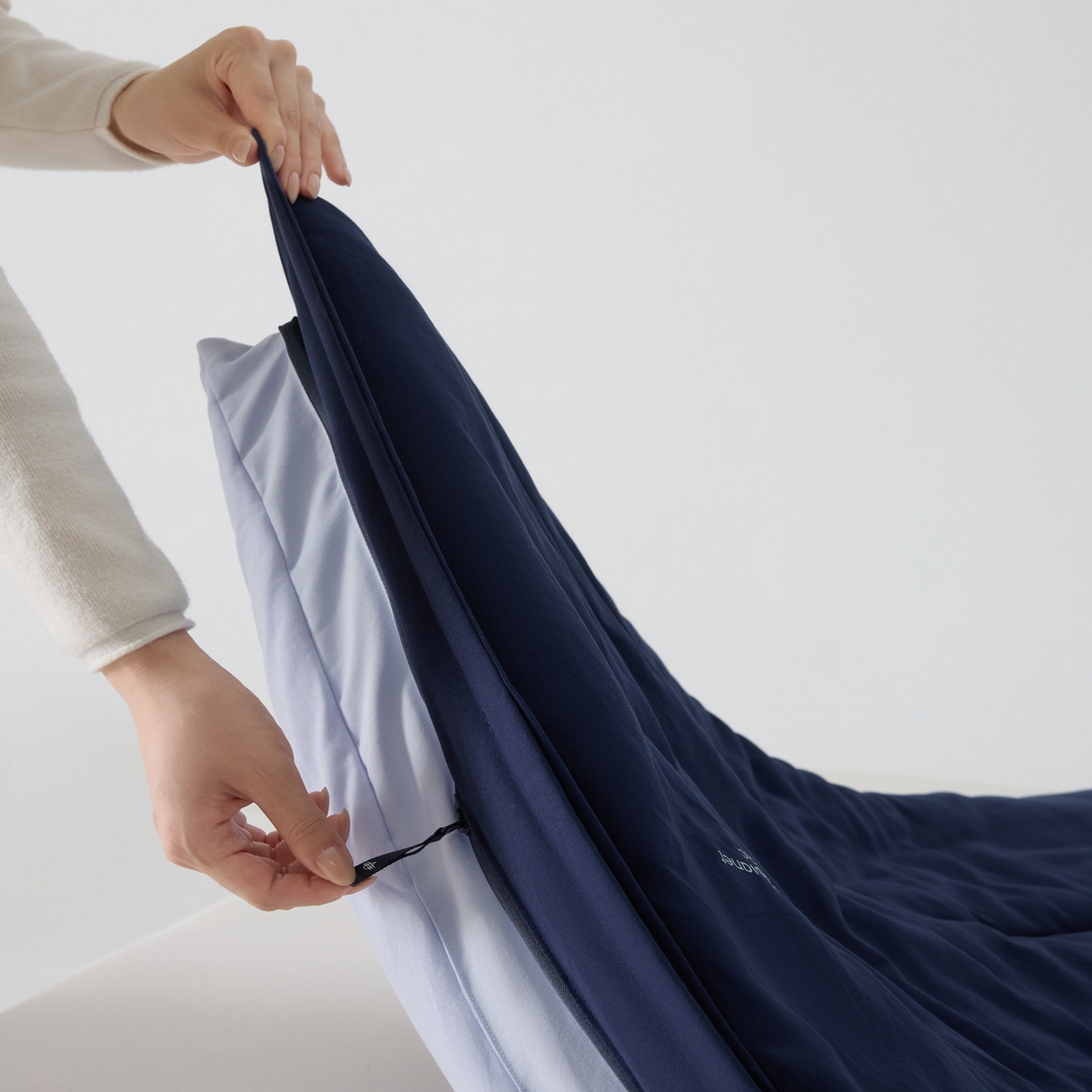 91家纺网 家纺一手货源 找家纺 夏罗俪 2025秋冬新款PRO2.0亚朵被子同款深睡被四季被冬被子母被春秋被保暖控温被子 四季-深睡蓝