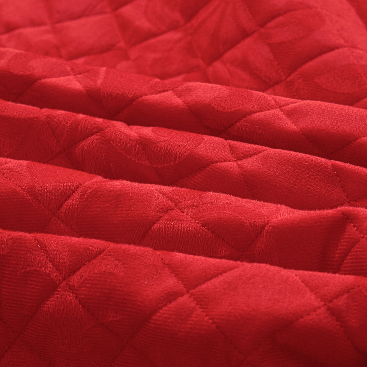 91家纺网 家纺一手货源 找家纺 好儿喜家纺 2025新款柔暖天鹅绒夹棉床裙盛世年华系列床裙三件套 盛世年华-红