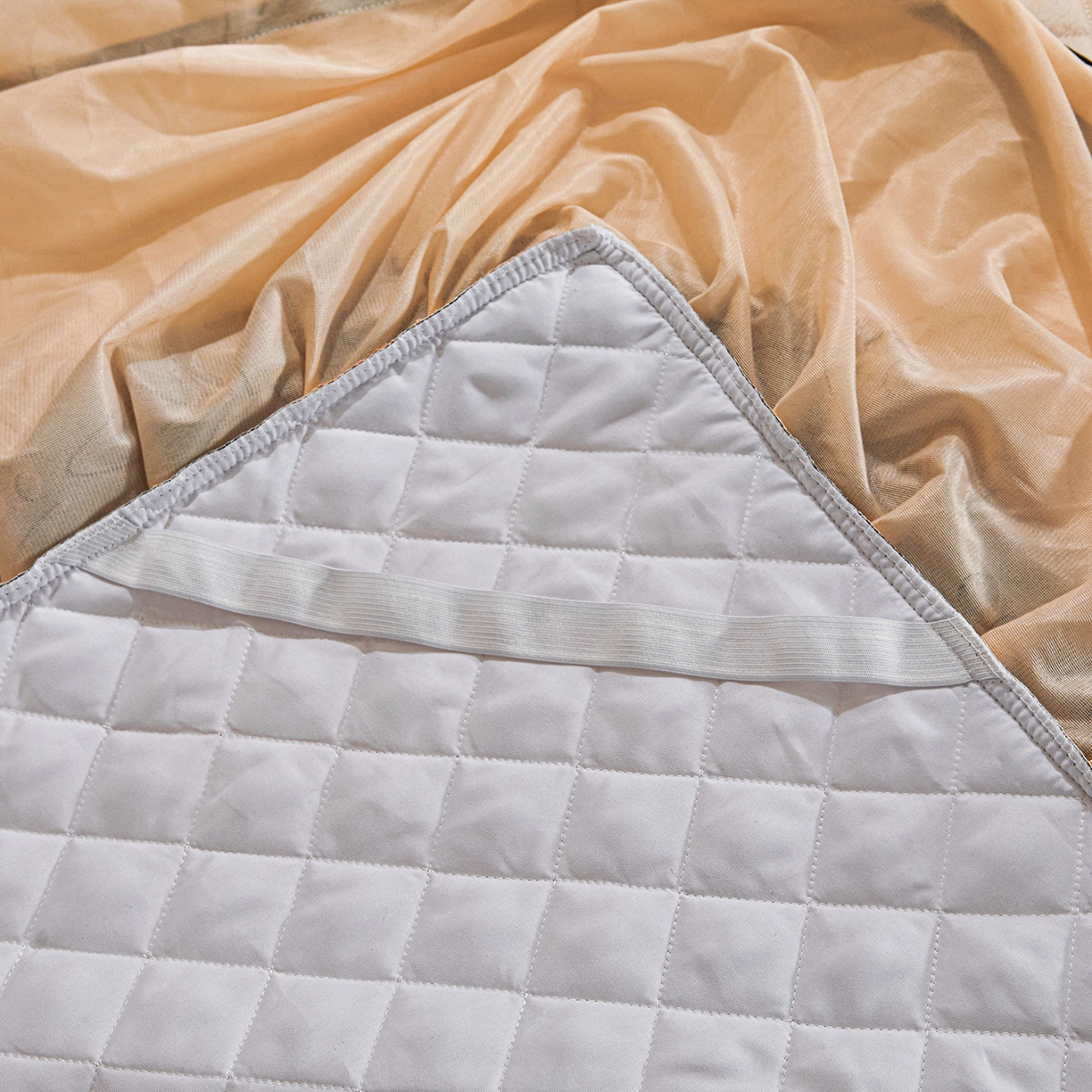 91家纺网 家纺一手货源 找家纺 好儿喜家纺 2025新款柔暖天鹅绒夹棉床裙盛世年华系列床裙三件套 盛世年华-米