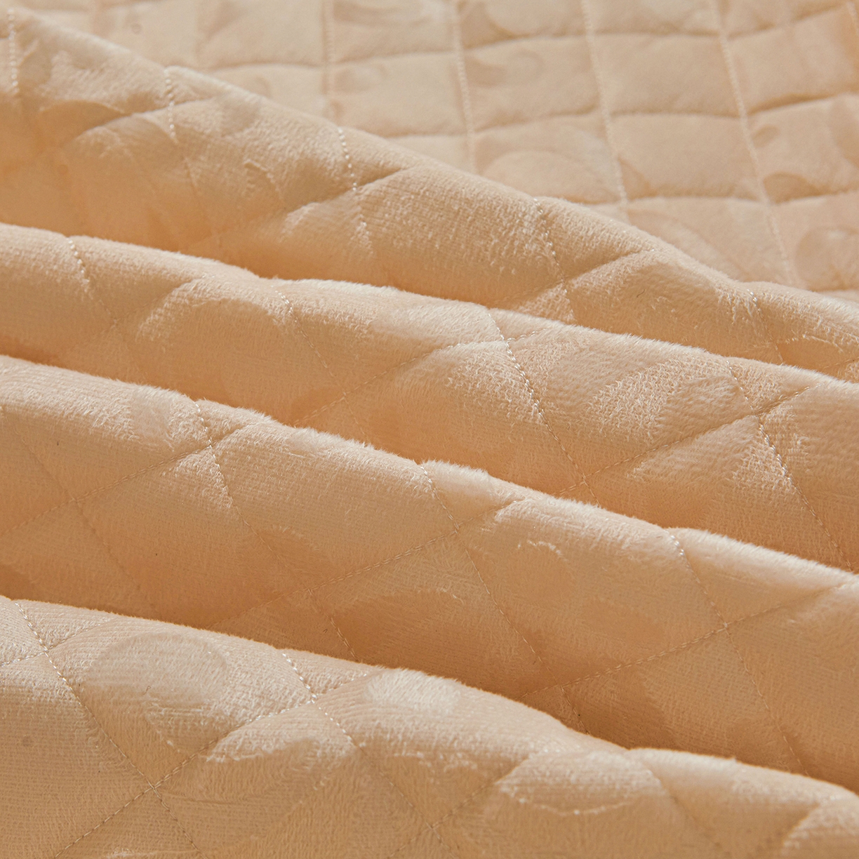 91家纺网 家纺一手货源 找家纺 好儿喜家纺 2025新款柔暖天鹅绒夹棉床裙盛世年华系列床裙三件套 盛世年华-米