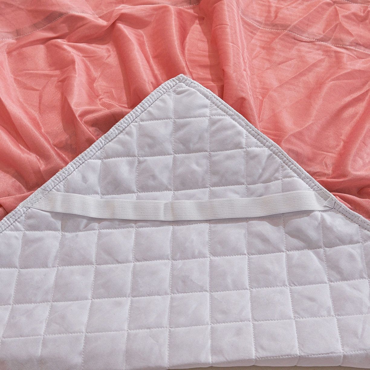 91家纺网 家纺一手货源 找家纺 好儿喜家纺 2025新款柔暖天鹅绒夹棉床裙盛世年华系列床裙三件套 盛世年华-粉