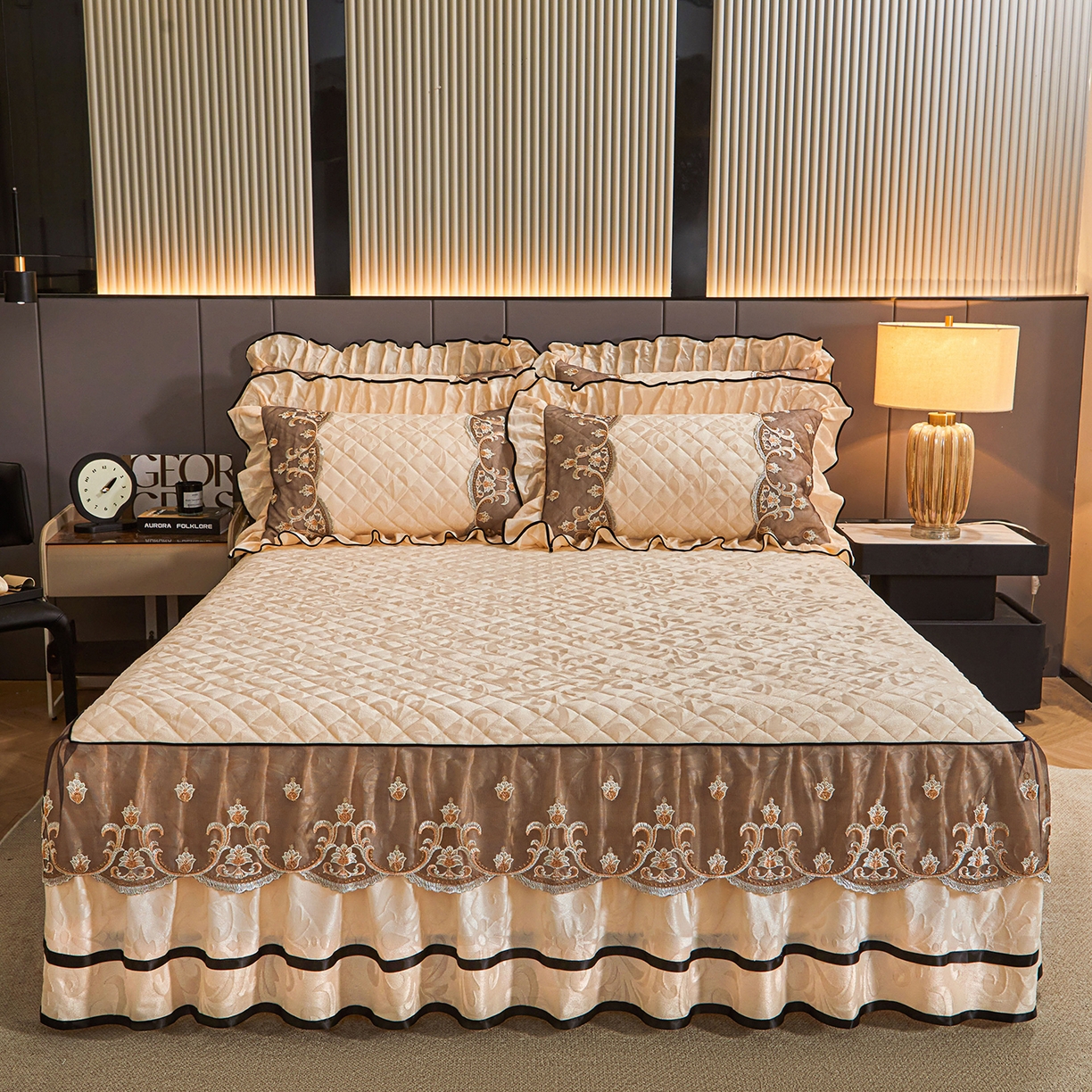 91家纺网 家纺一手货源 找家纺 （总）好儿喜家纺 2025新款柔暖天鹅绒夹棉床裙盛世年华系列床裙三件套