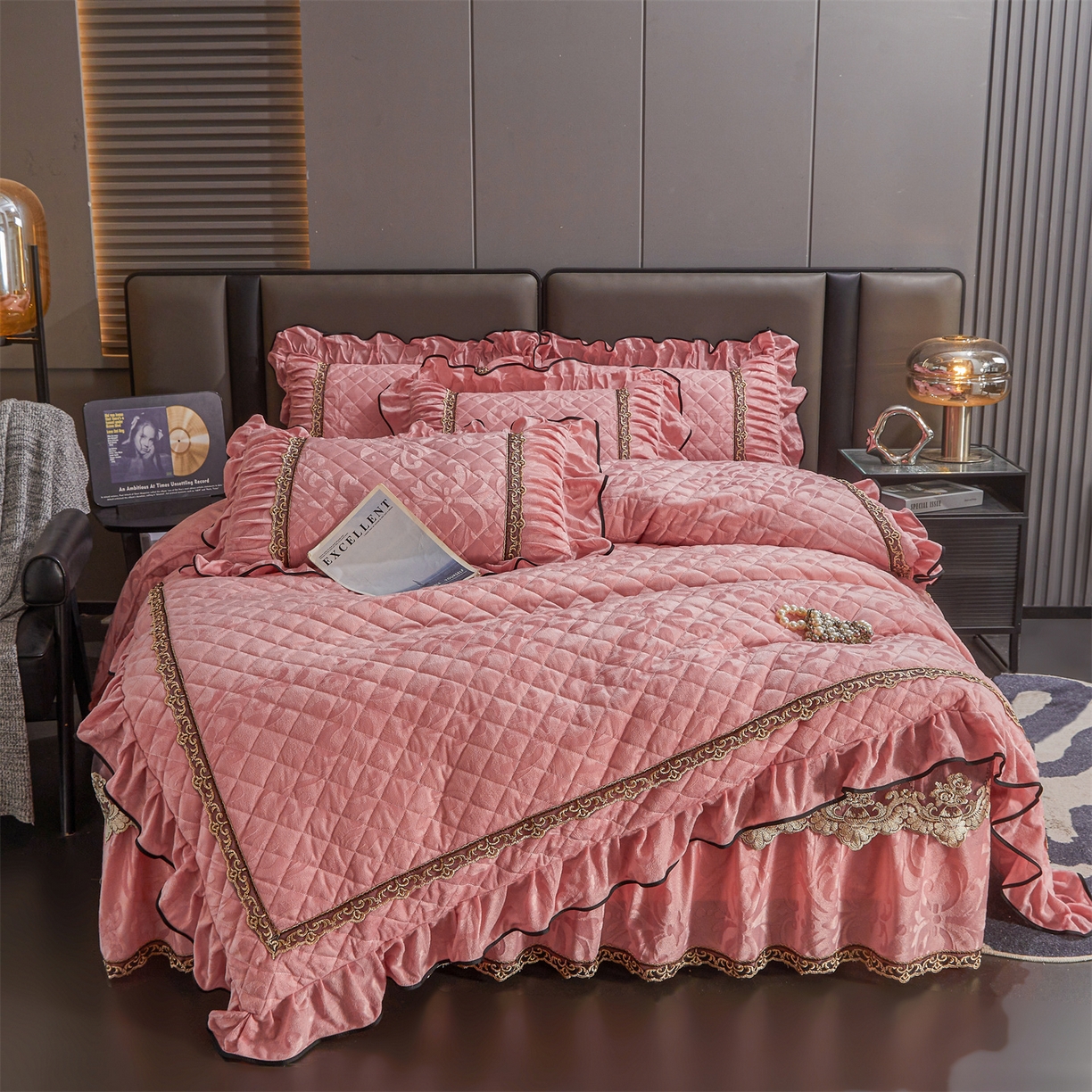 91家纺网 家纺一手货源 找家纺 （总）好儿喜家纺 2025新款柔暖天鹅绒夹棉床裙香格里系列四件套