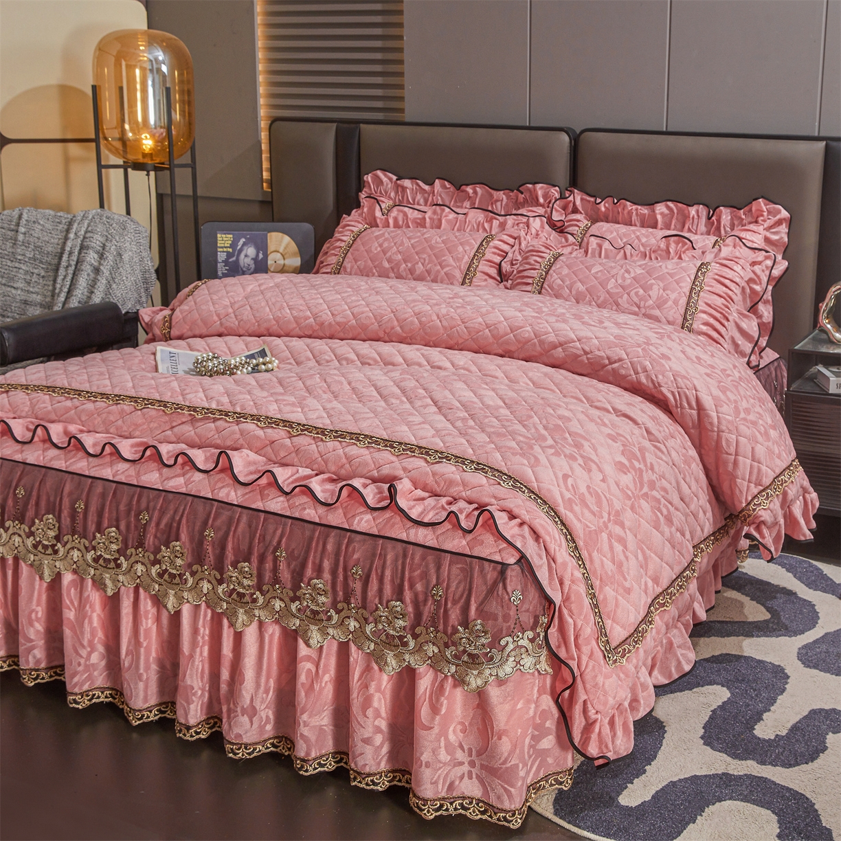 91家纺网 家纺一手货源 找家纺 （总）好儿喜家纺 2025新款柔暖天鹅绒夹棉床裙香格里系列四件套