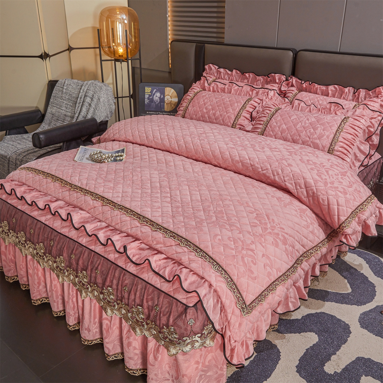 91家纺网 家纺一手货源 找家纺 （总）好儿喜家纺 2025新款柔暖天鹅绒夹棉床裙香格里系列四件套