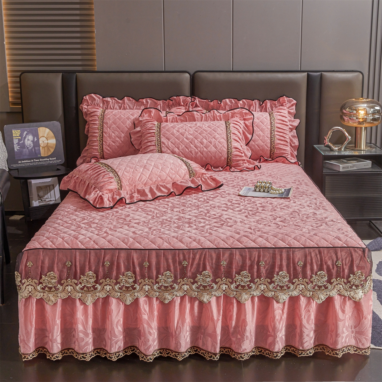 91家纺网 家纺一手货源 找家纺 （总）好儿喜家纺 2025新款柔暖天鹅绒夹棉床裙香格里系列四件套