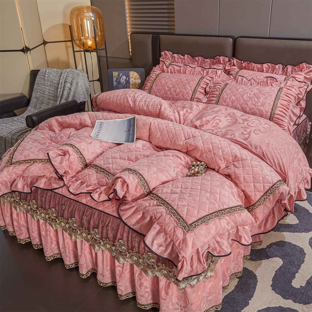 91家纺网 家纺一手货源 找家纺 （总）好儿喜家纺 2025新款柔暖天鹅绒夹棉床裙香格里系列四件套