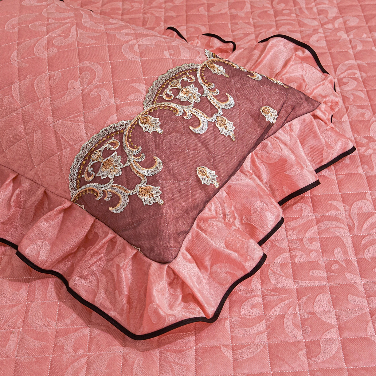 91家纺网 家纺一手货源 找家纺 （总）好儿喜家纺 2025新款柔暖天鹅绒夹棉床裙盛世年华系列床裙三件套