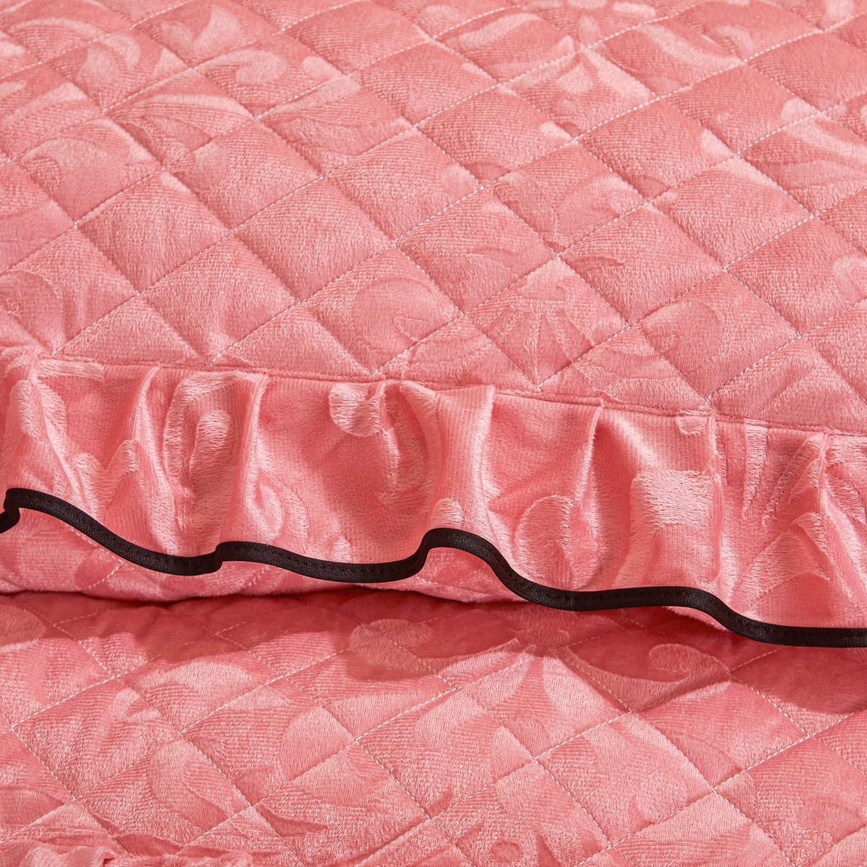 91家纺网 家纺一手货源 找家纺 （总）好儿喜家纺 2025新款柔暖天鹅绒夹棉床裙盛世年华系列床裙三件套