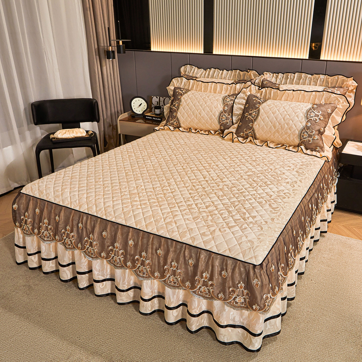 91家纺网 家纺一手货源 找家纺 好儿喜家纺 2025新款柔暖天鹅绒夹棉床裙盛世年华系列床裙三件套 盛世年华-米