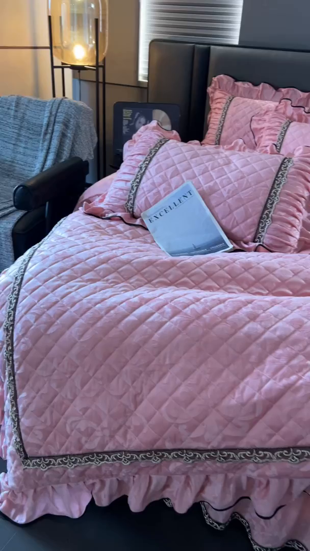 91家纺网 家纺一手货源 找家纺 （总）好儿喜家纺 2025新款柔暖天鹅绒夹棉床裙香格里系列四件套