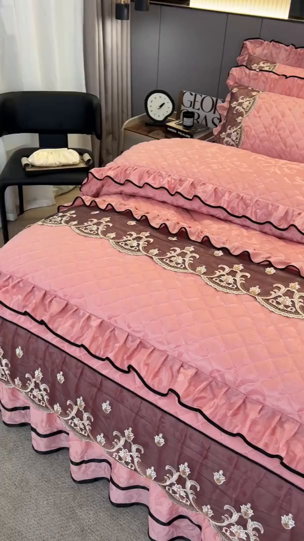 91家纺网 家纺一手货源 找家纺 （总）好儿喜家纺 2025新款柔暖天鹅绒夹棉床裙盛世年华系列四件套