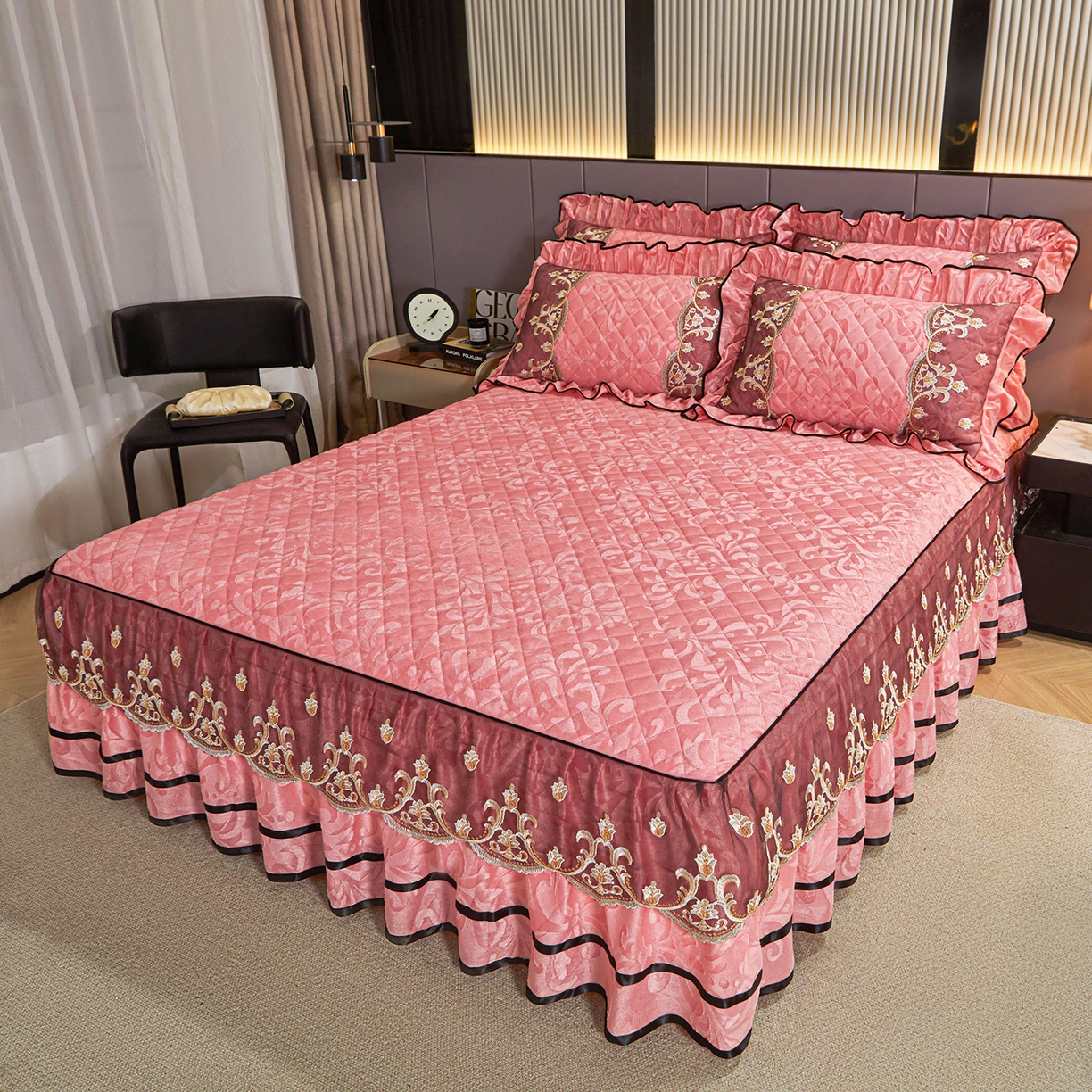 91家纺网 家纺一手货源 找家纺 （总）好儿喜家纺 2025新款柔暖天鹅绒夹棉床裙盛世年华系列四件套