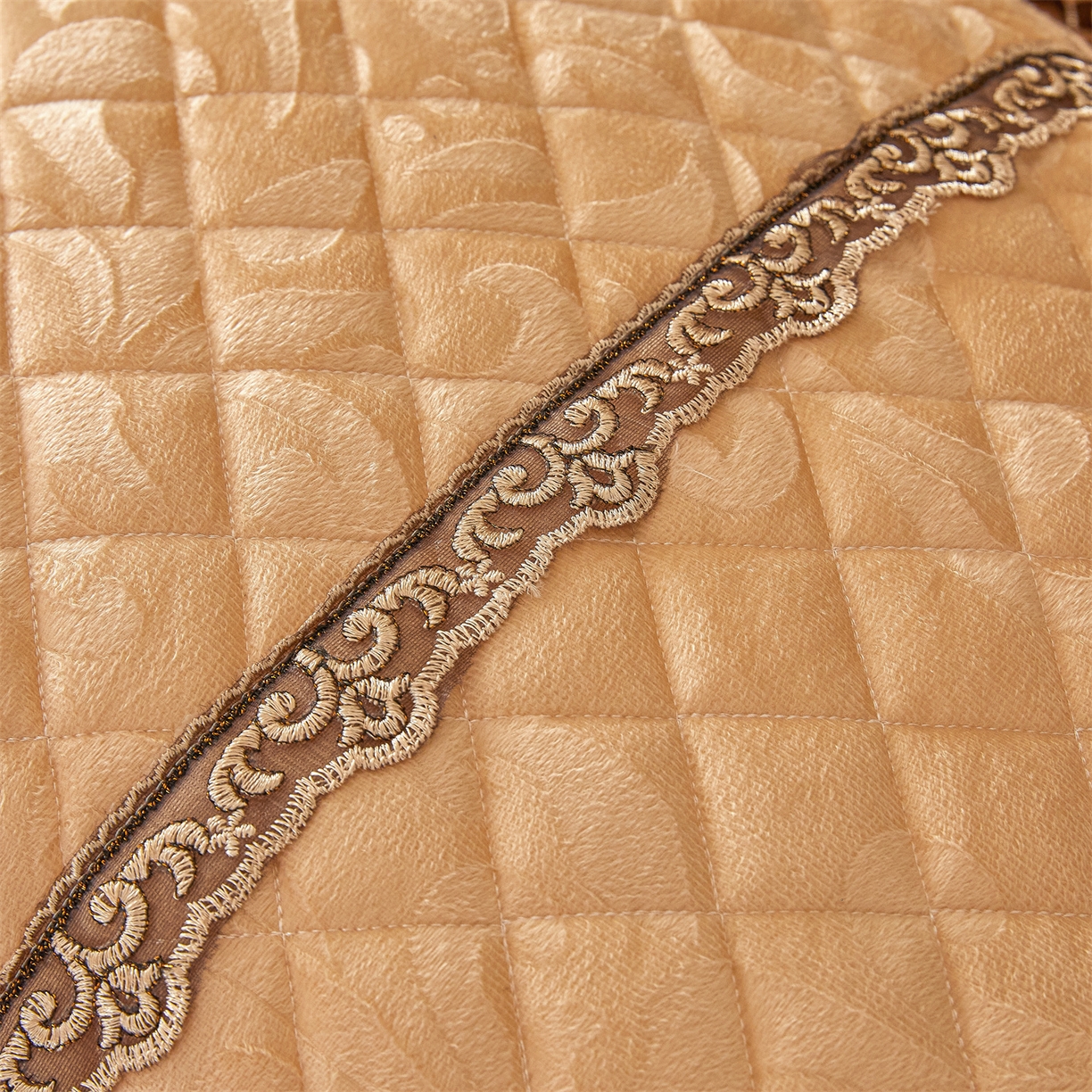 91家纺网 家纺一手货源 找家纺 （总）好儿喜家纺 2025新款柔暖天鹅绒夹棉床裙奥菲庄园系列床裙三件套