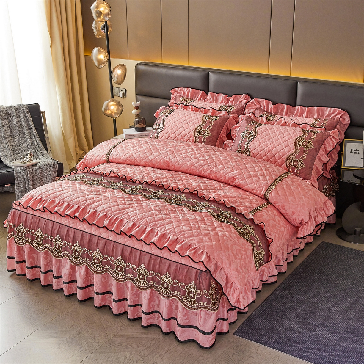 91家纺网 家纺一手货源 找家纺 好儿喜家纺 2025新款柔暖天鹅绒夹棉床裙奥菲庄园系列床裙三件套 奥菲庄园-粉