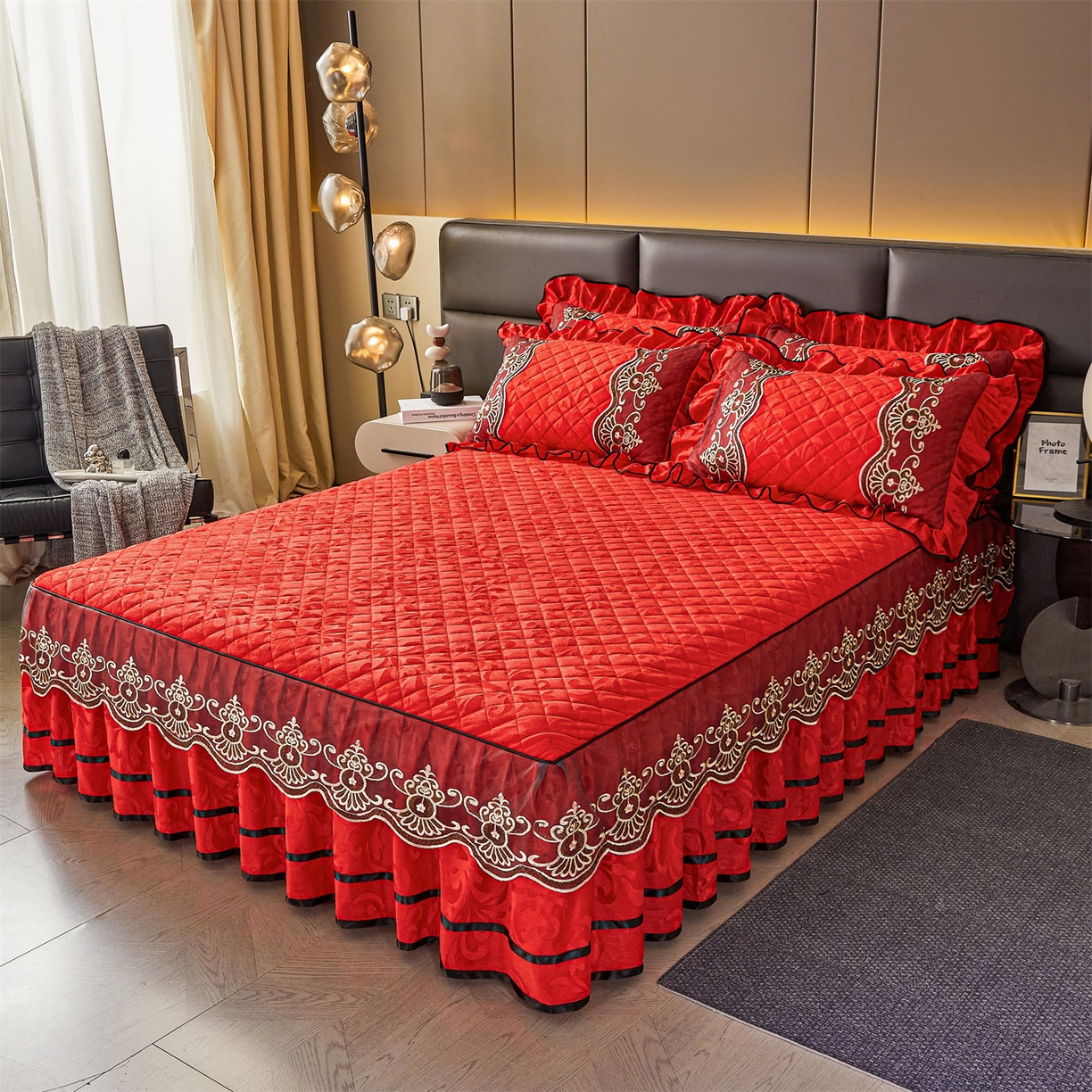 91家纺网 家纺一手货源 找家纺 好儿喜家纺 2025新款柔暖天鹅绒夹棉床裙奥菲庄园系列床裙三件套 奥菲庄园-红