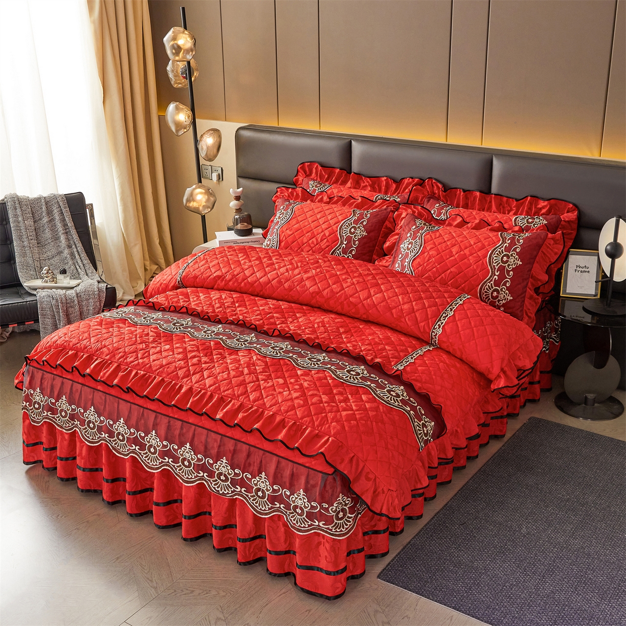 91家纺网 家纺一手货源 找家纺 好儿喜家纺 2025新款柔暖天鹅绒夹棉床裙奥菲庄园系列床裙三件套 奥菲庄园-红