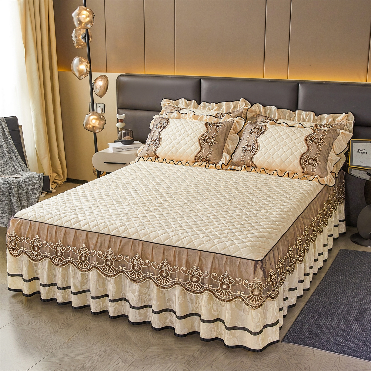 91家纺网 家纺一手货源 找家纺 好儿喜家纺 2025新款柔暖天鹅绒夹棉床裙奥菲庄园系列床裙三件套 奥菲庄园-米