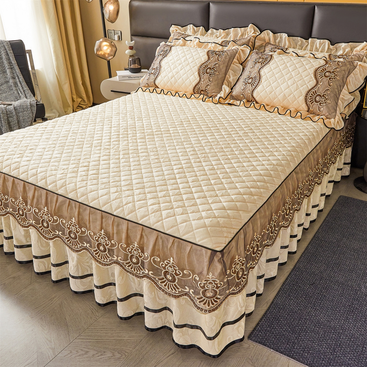 91家纺网 家纺一手货源 找家纺 好儿喜家纺 2025新款柔暖天鹅绒夹棉床裙奥菲庄园系列床裙三件套 奥菲庄园-米