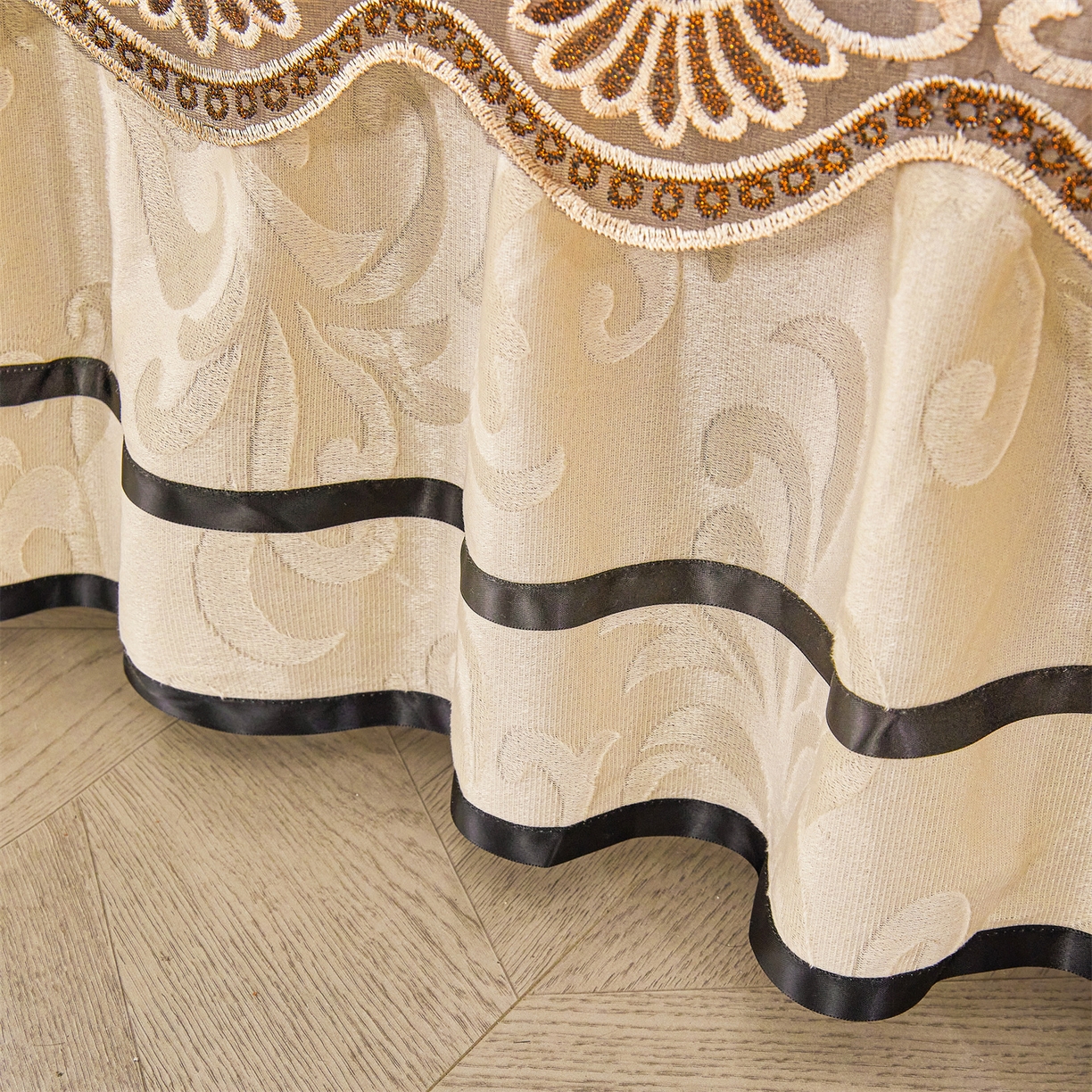 91家纺网 家纺一手货源 找家纺 好儿喜家纺 2025新款柔暖天鹅绒夹棉床裙奥菲庄园系列床裙三件套 奥菲庄园-米