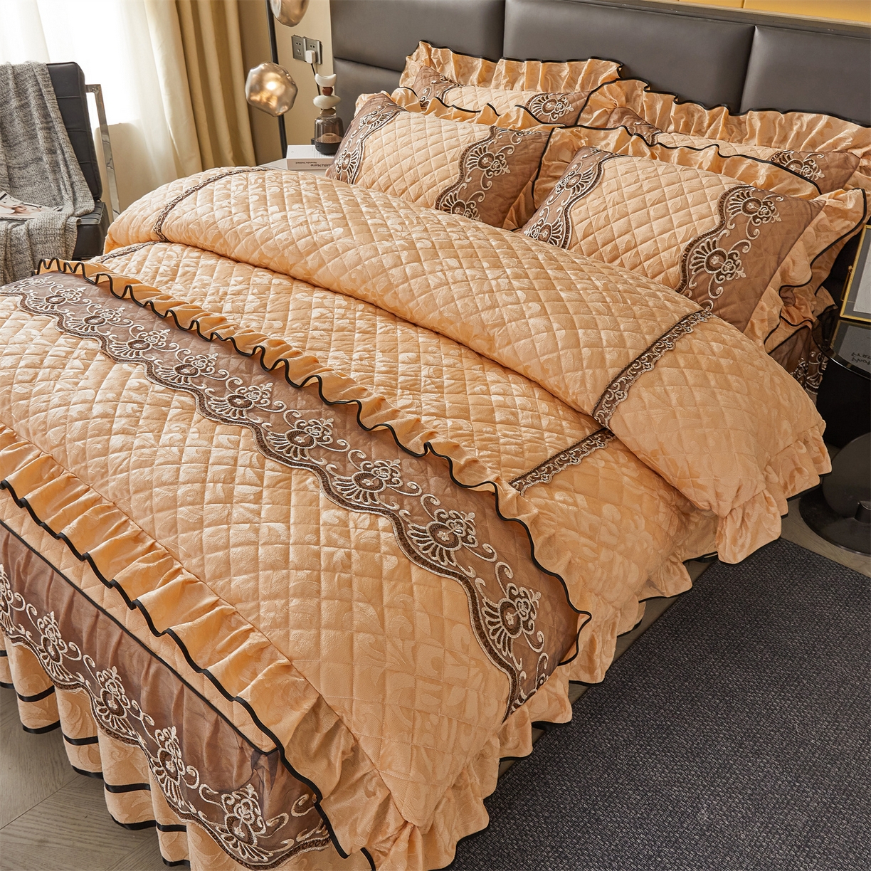 91家纺网 家纺一手货源 找家纺 （总）好儿喜家纺 2025新款柔暖天鹅绒夹棉床裙奥菲庄园系列四件套