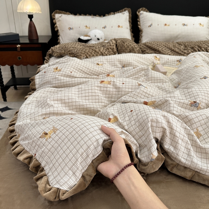 91家纺网 家纺一手货源 找家纺 一比一家纺 2025新款保暖舒适云感纱➕绒加绒四件套 樱桃小狗