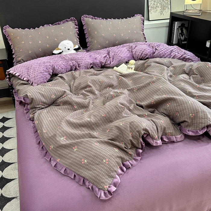 91家纺网 家纺一手货源 找家纺 一比一家纺 2025新款保暖舒适云感纱➕绒加绒四件套 樱桃灰