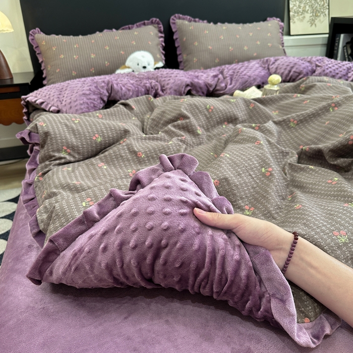 91家纺网 家纺一手货源 找家纺 一比一家纺 2025新款保暖舒适云感纱➕绒加绒四件套 樱桃灰