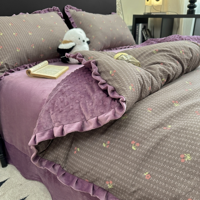 91家纺网 家纺一手货源 找家纺 一比一家纺 2025新款保暖舒适云感纱➕绒加绒四件套 樱桃灰