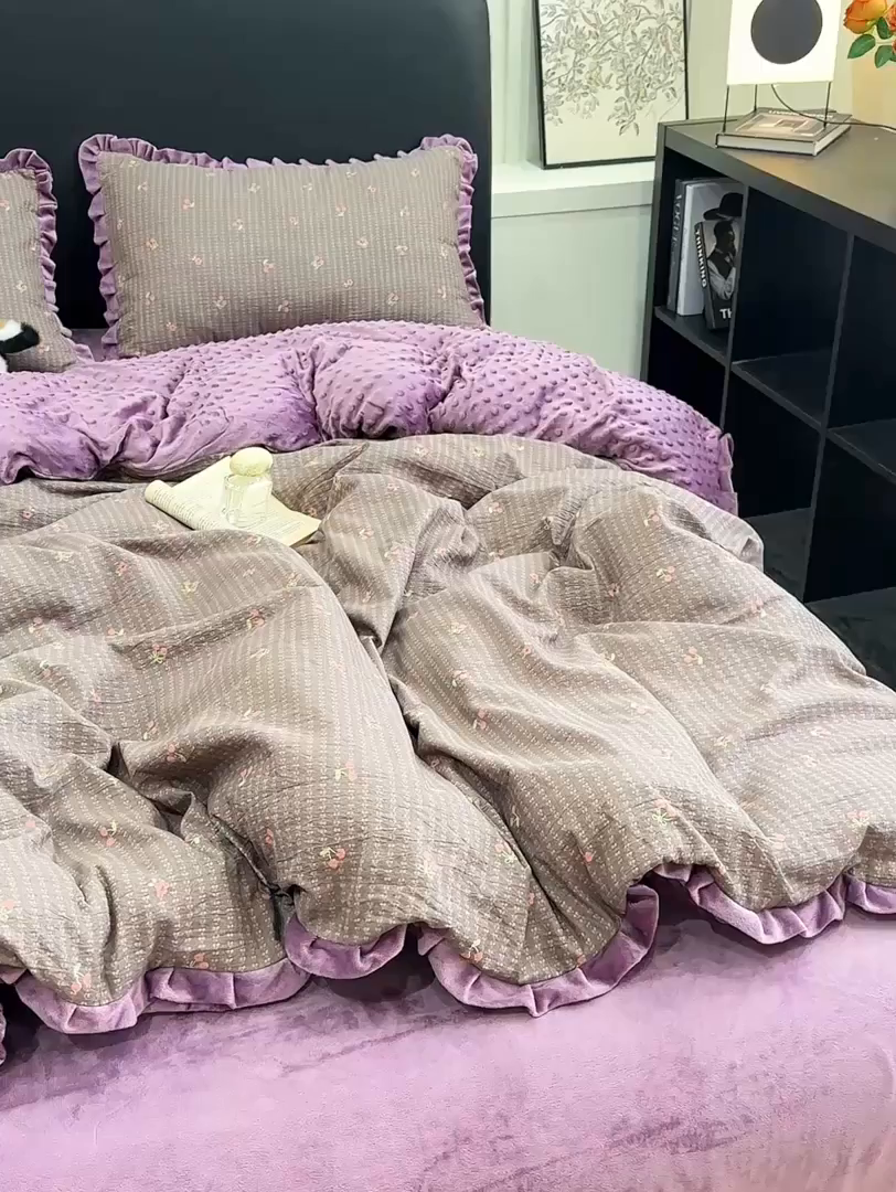 91家纺网 家纺一手货源 找家纺 一比一家纺 2025新款保暖舒适云感纱➕绒加绒四件套 樱桃灰