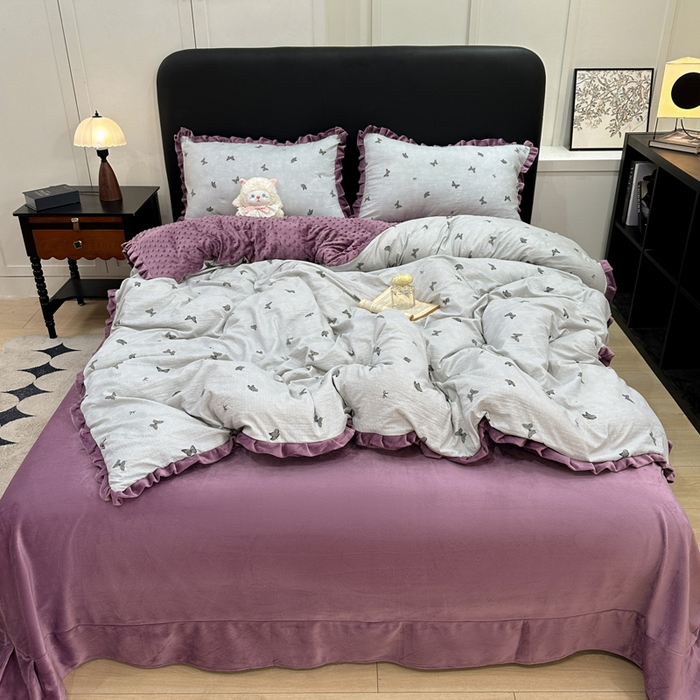 91家纺网 家纺一手货源 找家纺 一比一家纺 2025新款保暖舒适云感纱➕绒加绒四件套 蝶影 - 灰