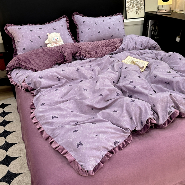 91家纺网 家纺一手货源 找家纺 一比一家纺 2025新款保暖舒适云感纱➕绒加绒四件套 蝶影- 紫