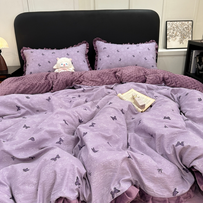 91家纺网 家纺一手货源 找家纺 一比一家纺 2025新款保暖舒适云感纱➕绒加绒四件套 蝶影- 紫