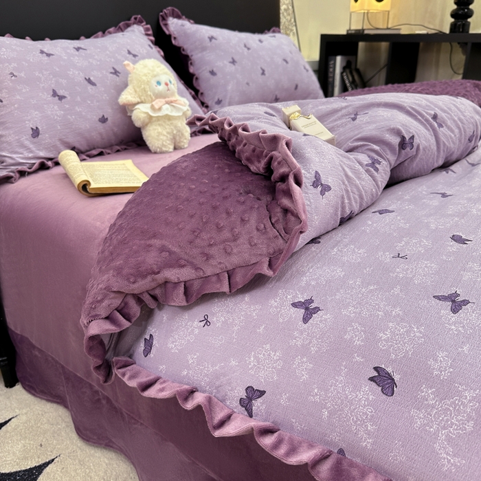 91家纺网 家纺一手货源 找家纺 一比一家纺 2025新款保暖舒适云感纱➕绒加绒四件套 蝶影- 紫