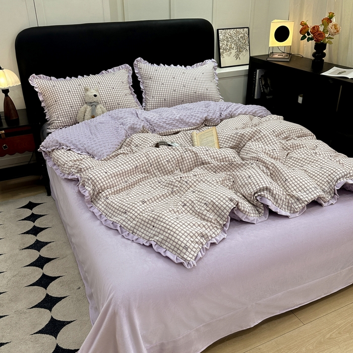 91家纺网 家纺一手货源 找家纺 一比一家纺 2025新款保暖舒适云感纱➕绒加绒四件套 格子蝴蝶结紫