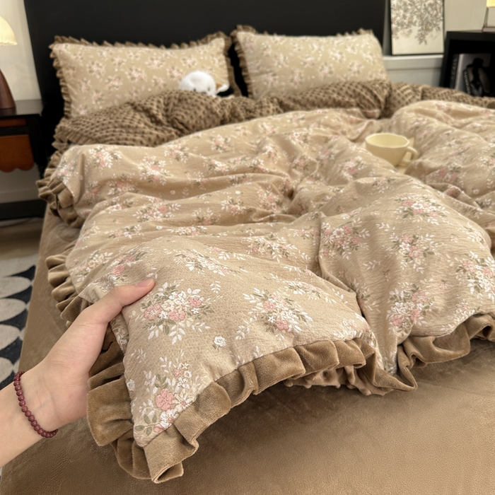 91家纺网 家纺一手货源 找家纺 一比一家纺 2025新款保暖舒适云感纱➕绒加绒四件套 南城旧事